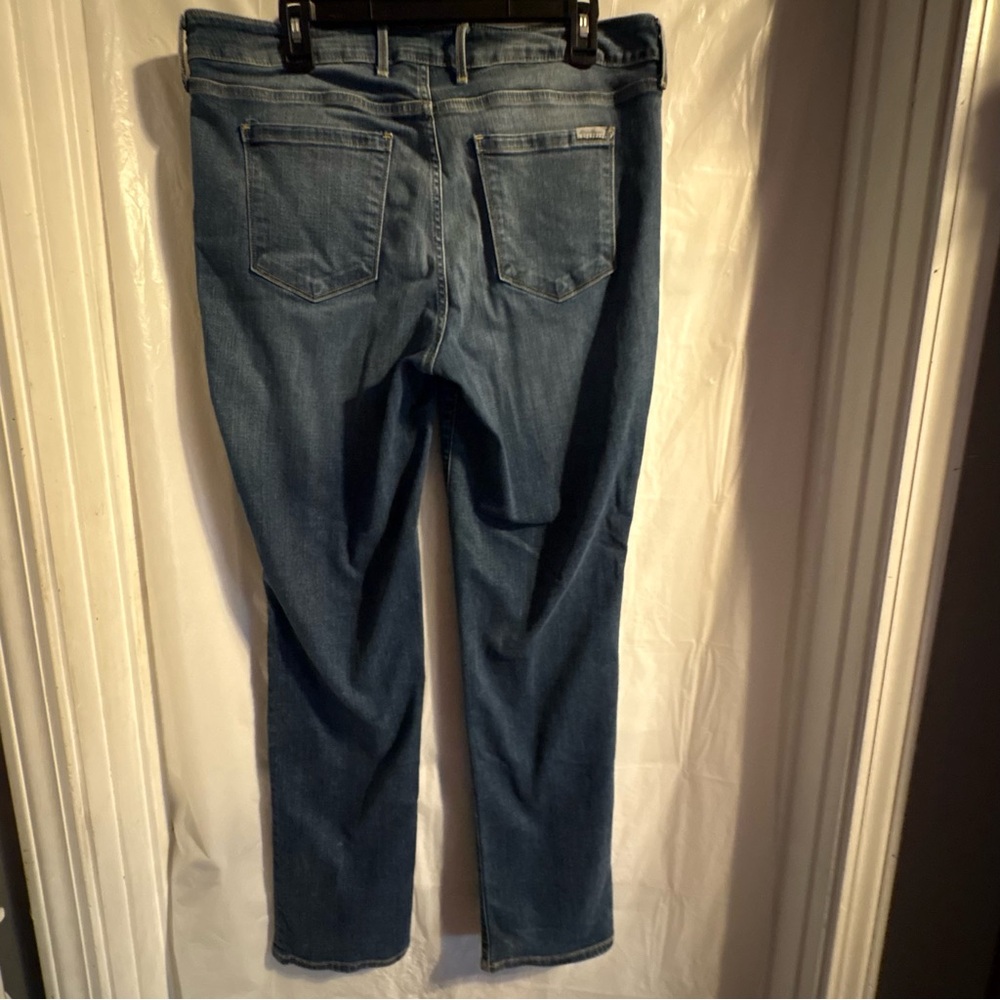 Eddie Bauer Jeans Womens 16 Blue‎ Slightly Curvy Straight Leg Medium Wash Denim - Picture 2 of 8